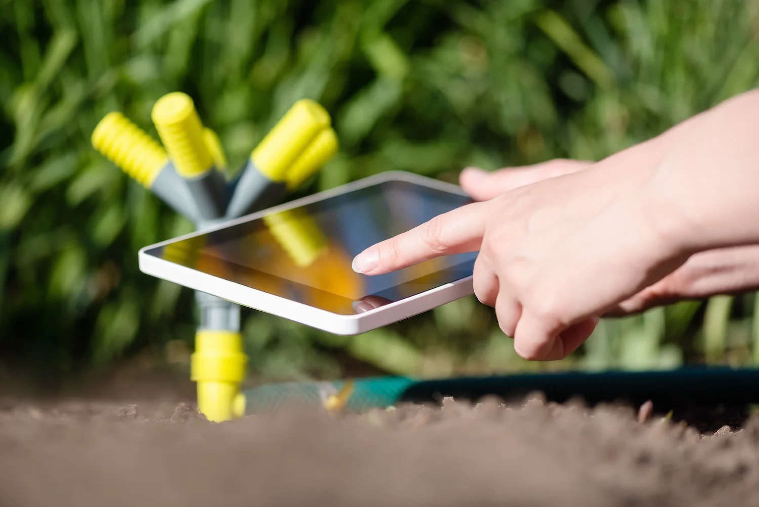 Smart Sprinkler Controllers: Saving Water (and Money) Through Canadian Summers